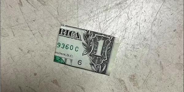 ورقة نقدية ملوثة كادت تودي بحياة  امرأة أمريكية